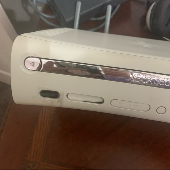 Xbox 360 Console Bundle with 3 Controllers 60gb - Picture 15 of 16